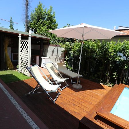 Attico in Villa 6/8 posti vista mare climatizzato Massa  Esterno foto