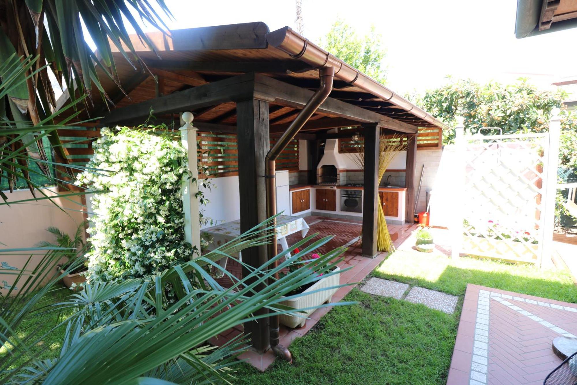 Attico in Villa 6/8 posti vista mare climatizzato Massa  Esterno foto